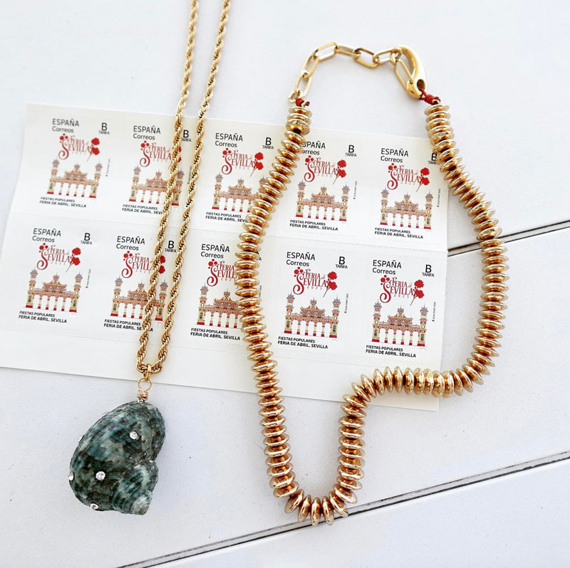 Bold Golden Beaded Necklace Monopoli
