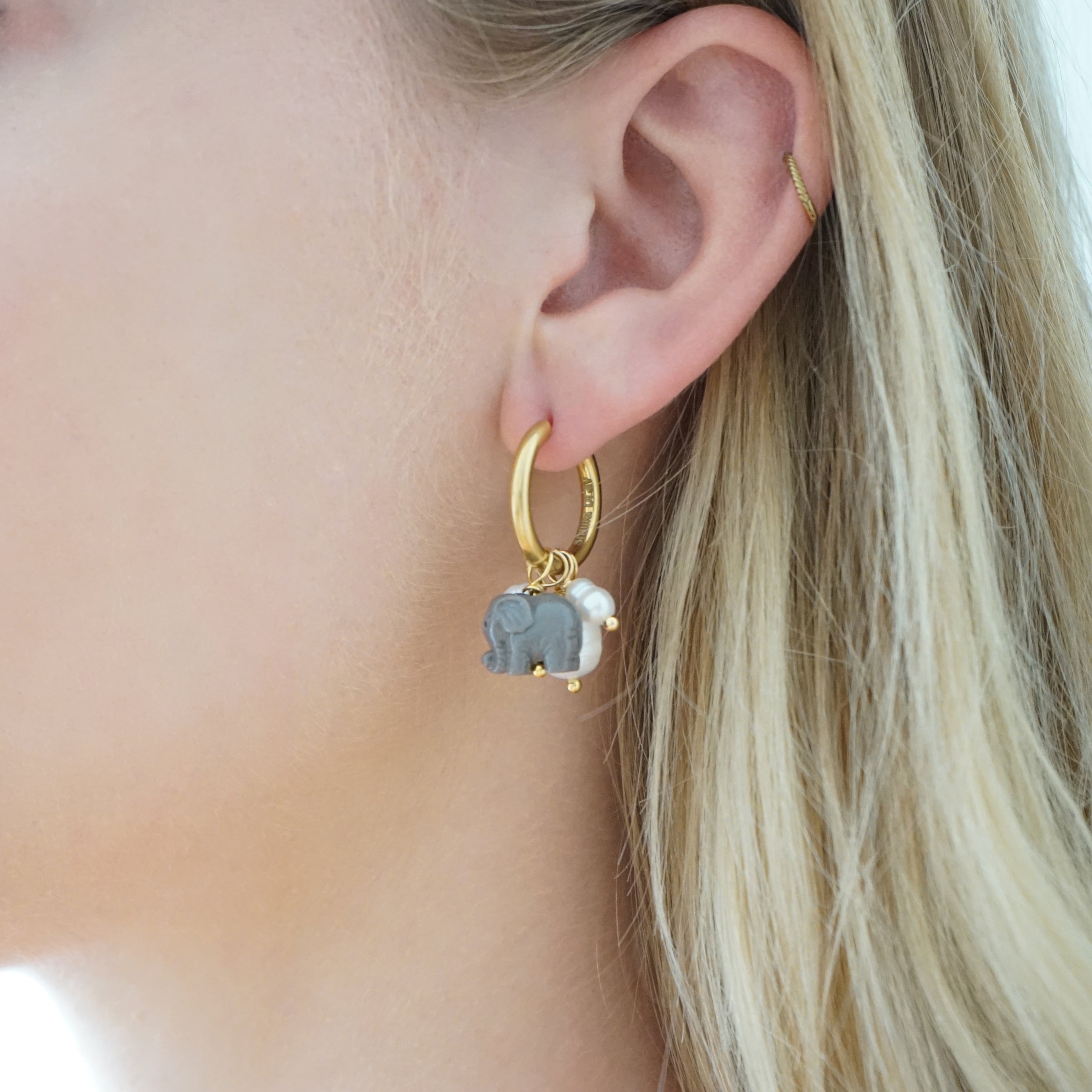 Children's 9ct Yellow Gold Diamond Cut Heart Stud Earrings | H.Samuel