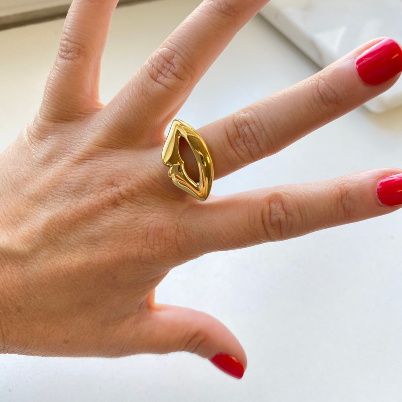 The Kiss Ring